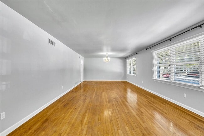 Building Photo - 317 Kensington Dr