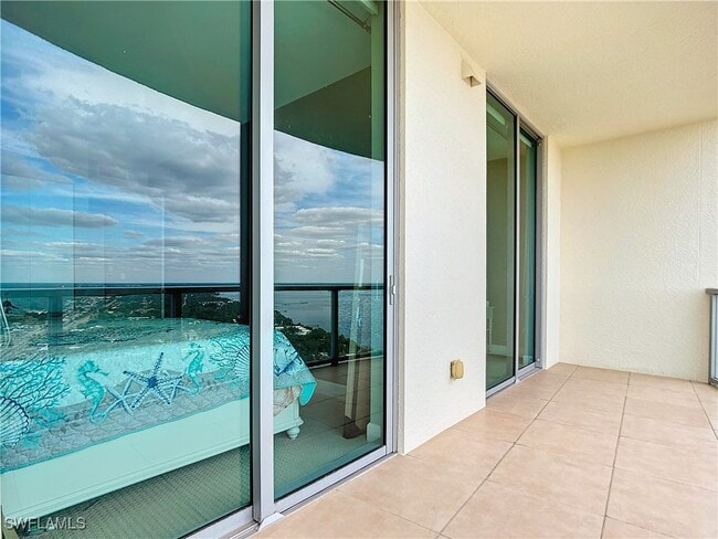 Building Photo - 3000 Oasis Grand Blvd