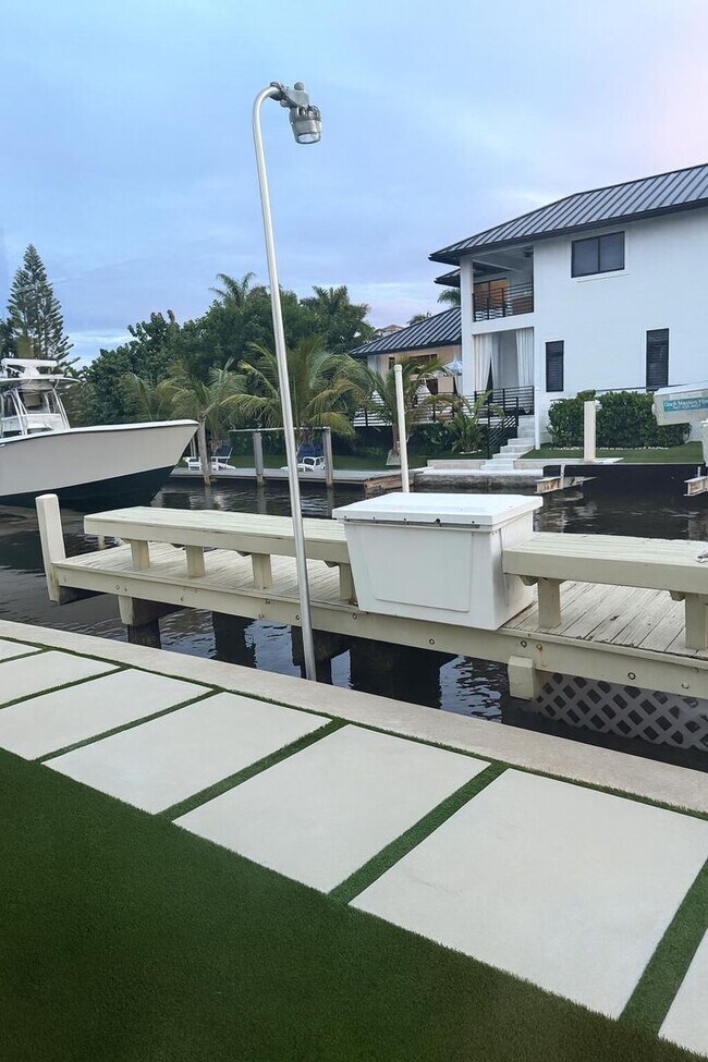 Building Photo - 810 Bamboo Ln