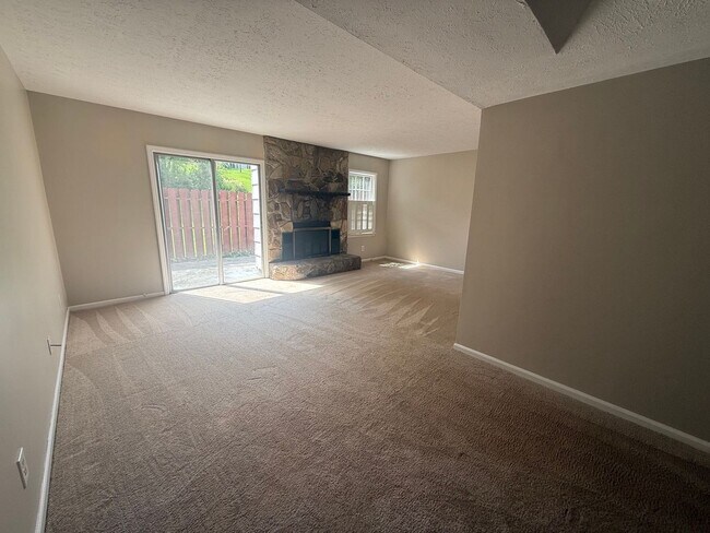 Building Photo - 28 Summercreek Dr