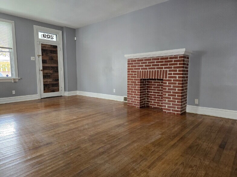 Building Photo - 209 Lincoln St