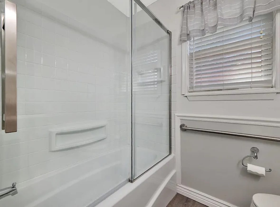 Building Photo - 305 Valleyview Ct