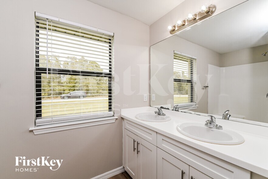 Building Photo - 3007 44th St SW