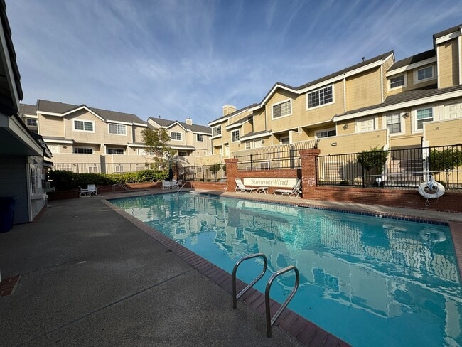 Building Photo - Beautiful, Quiet, Furnished, Upgraded Home in Heart of Torrance for Short Term Rental