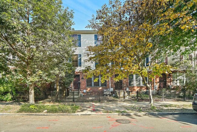 Building Photo - 1111 Harvard St NW