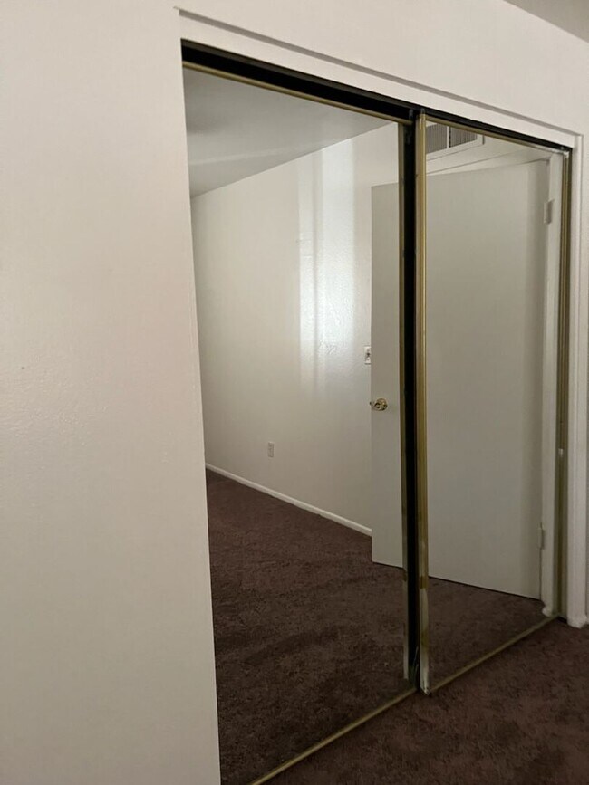 Building Photo - Charming 3 Bed 2 Bath home in Mesa with co...