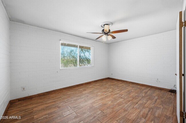 Building Photo - 12422 N Cherry Hills Dr E