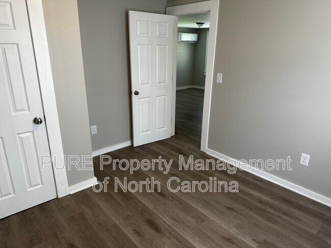 Building Photo - 204 Bookington Dr
