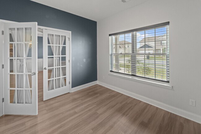 Building Photo - Spacious 5-Bedroom Home in The Palms at New Hampstead with Office & Screened Porch