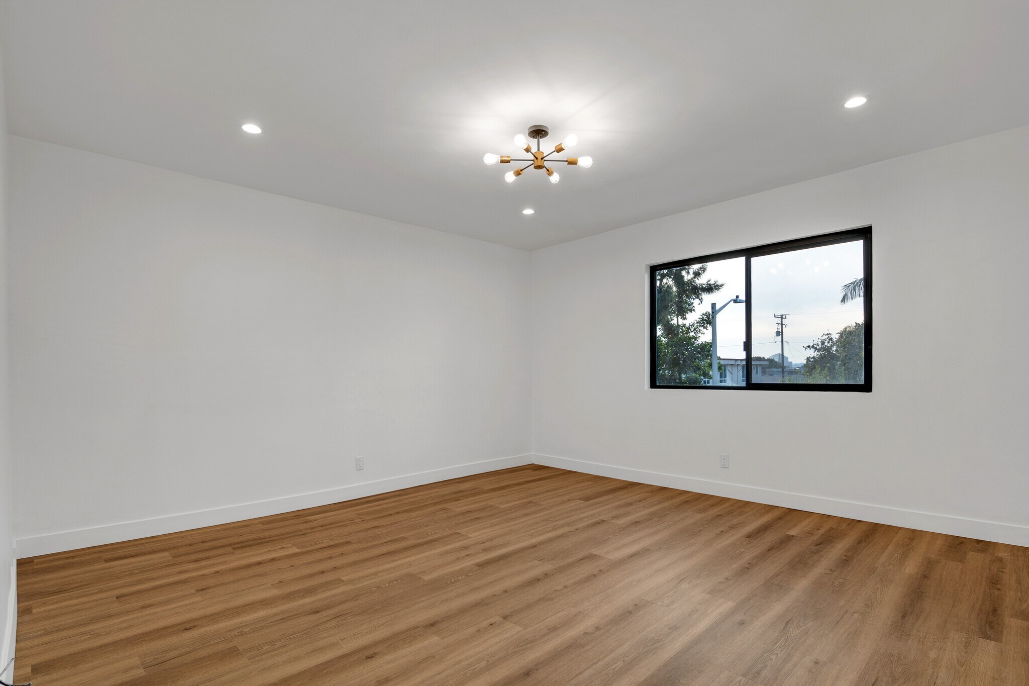 Building Photo - 950 Havenhurst Dr