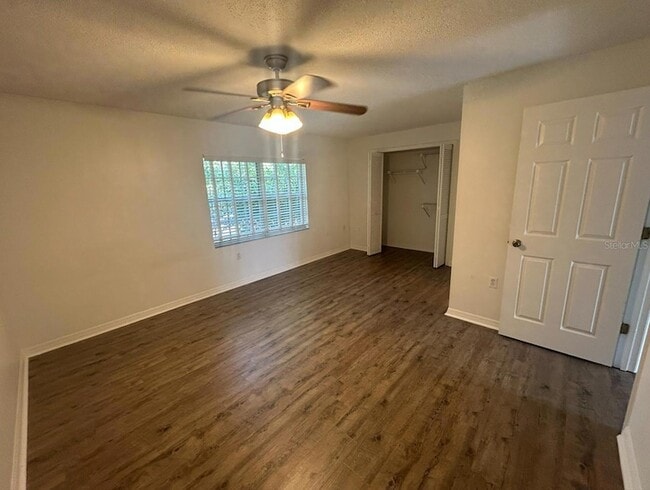 Building Photo - 106 S Primrose Dr