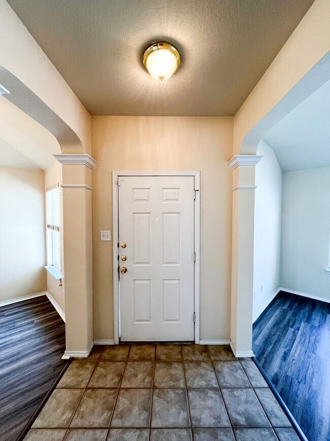 Building Photo - Available Now Beautiful 1 story, 4 bedroom, 2 bath, 2 car garage home with fire place, garage doo...