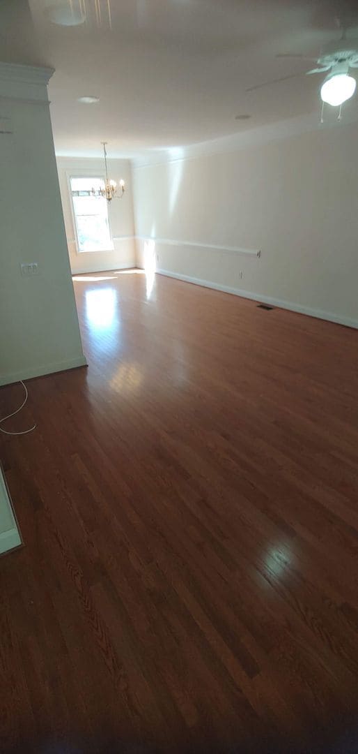 Building Photo - RENT SPECIAL! 4 BR / 3.5 BA Gorgeous Townhouse close to James River