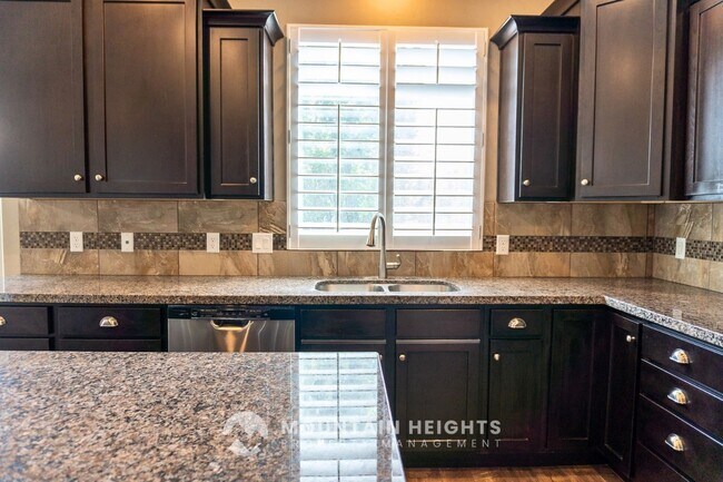 Building Photo - 3953 Sand Lake Dr