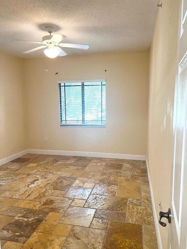 Building Photo - 3021 Alcazar Pl