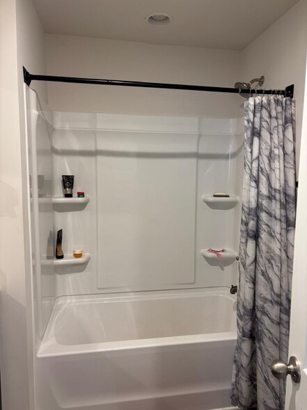 Building Photo - 123 Depot Lndg Rd