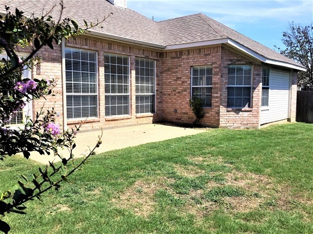 Building Photo - 2500 Kariba Ln