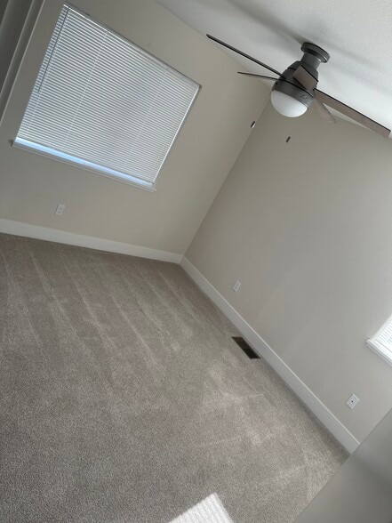 Building Photo - 36 S Park St