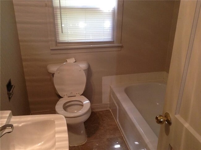 Building Photo - 2090 S Mt Olive St