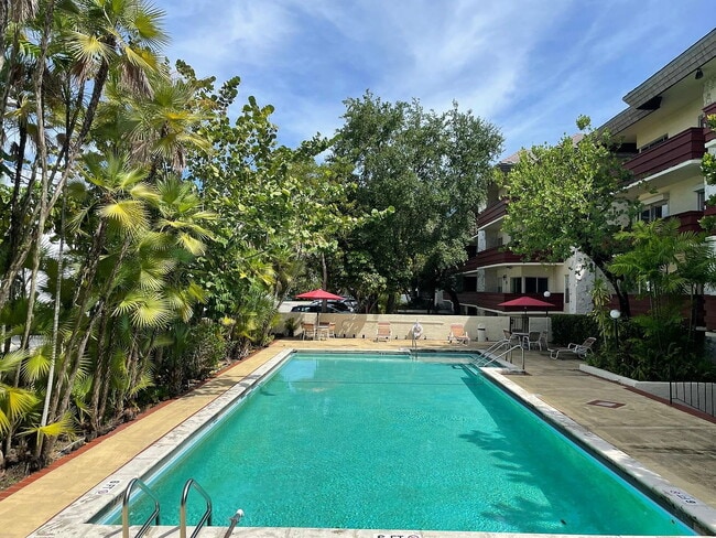 Building Photo - "Charming 1-Bedroom Oasis with Spacious Living in the Heart of Coral Gables!"