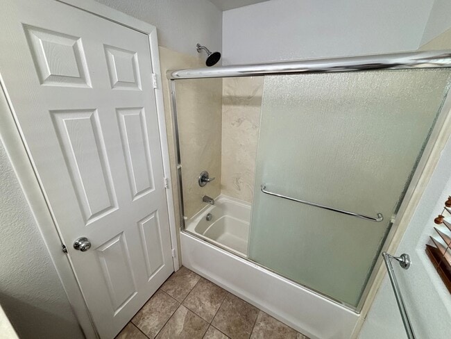 Building Photo - Charming 3 Bedroom, 3 Bathroom, 2-Story Ho...