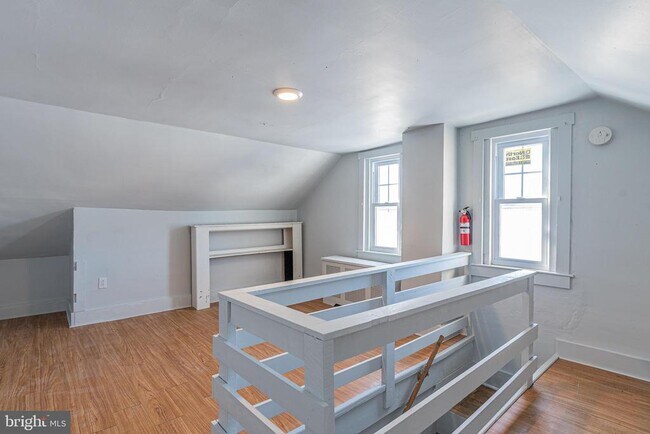 Building Photo - 480 W Girard St