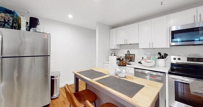 Building Photo - 289 Beacon St