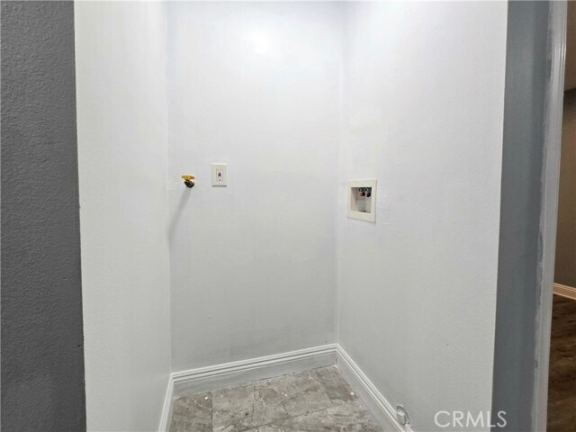 Building Photo - 715 W 58th St