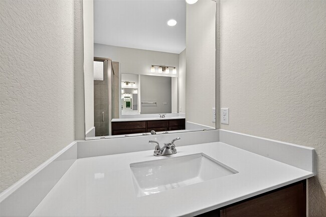 Building Photo - 5019 Bowen Pr Dr