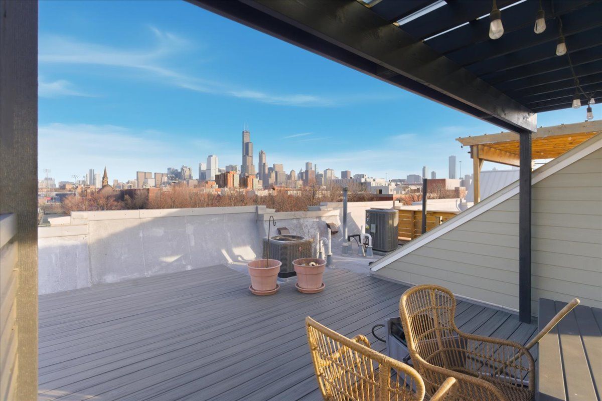 Building Photo - 839 W 14th Pl