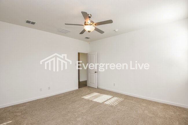 Building Photo - 209 Pine St