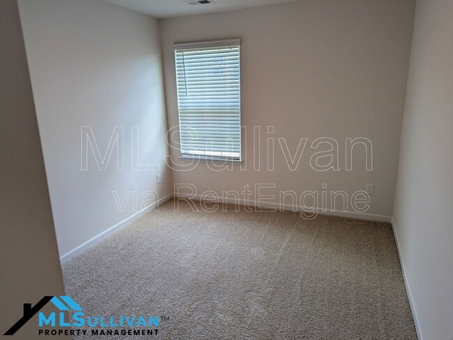 Building Photo - 2338 Lily Dr