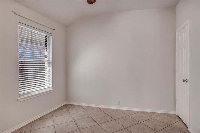 Building Photo - 1218 Mathias St
