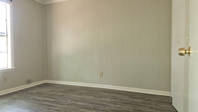 Building Photo - Catalina Beach Estates