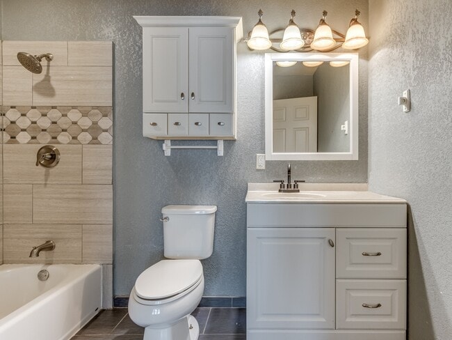 Building Photo - 1131 S Miles Ave