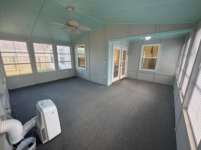 Building Photo - West Pensacola - Emerald Shores - 3 bedroom, 2 bathroom with enclosed sunroom