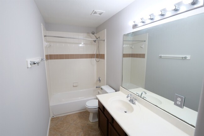 Building Photo - 6119 Lakenshire Falls Ln