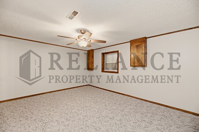 Building Photo - 428 Peach Tree Ln
