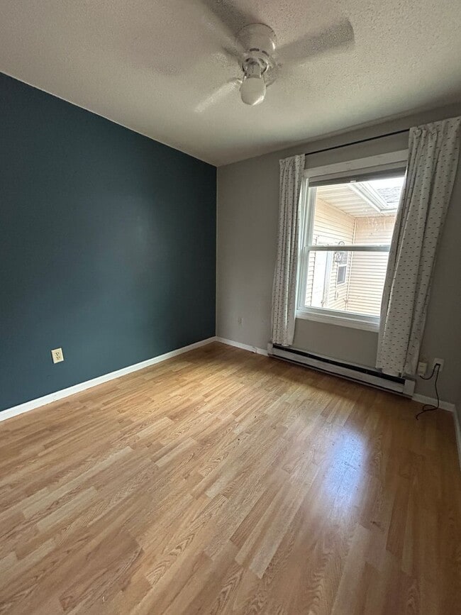 Building Photo - Spacious 5-Bedroom Family Haven with Moder...