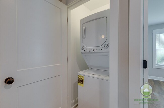 Building Photo - 10 Howard St