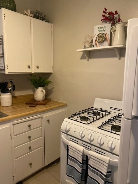 Kitchen - 127 24th St