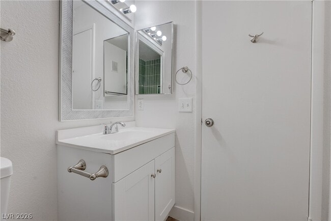 Building Photo - 3060 Tarpon