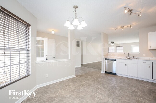 Building Photo - 10913 Miller Dr