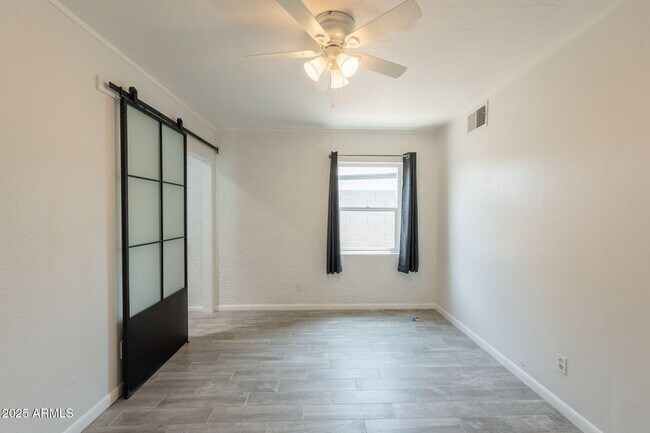 Building Photo - 1116 E Fern Dr N