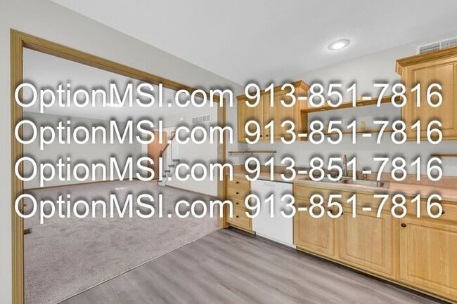 Building Photo - Overland park duplex!