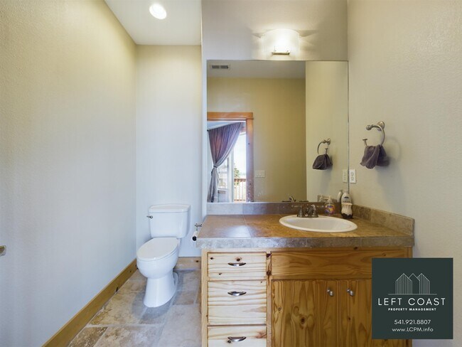 Building Photo - 798 SE 37th Ct