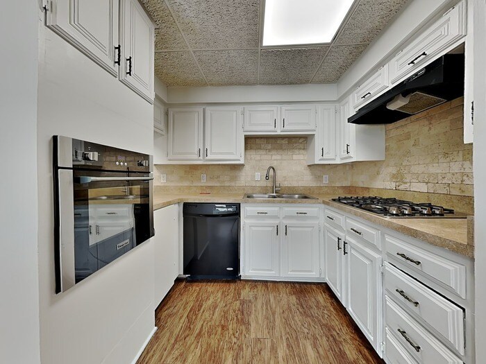 Building Photo - 2515 Wanda Dr