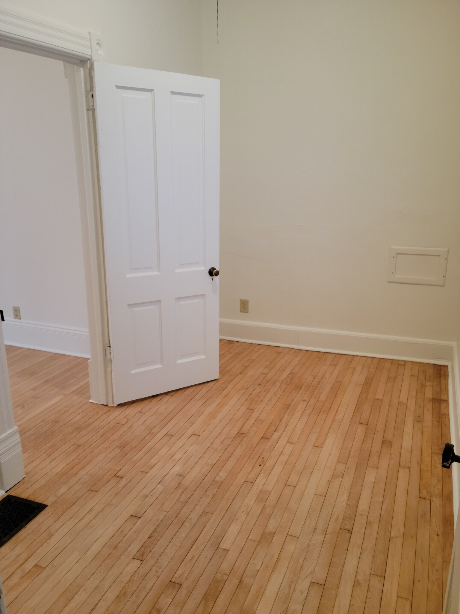 Bedroom #2 (7' x 12') - 3115 N Bartlett Ave - Lower