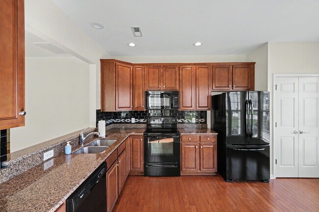 Building Photo - Beautiful 2BR Home in Sun City Carolina Lakes 55+ Community