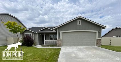 Building Photo - 4bed/2bath in Meridian w/vaulted ceilings,...